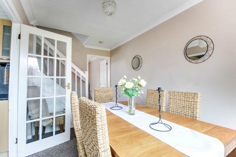 16 Baron Close, Stratton, Swindon, SN3 4XQ