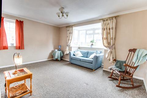 16 Baron Close, Stratton, Swindon, SN3 4XQ