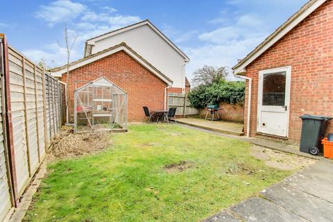 16 Baron Close, Stratton, Swindon, SN3 4XQ