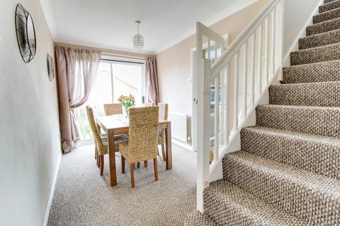 16 Baron Close, Stratton, Swindon, SN3 4XQ