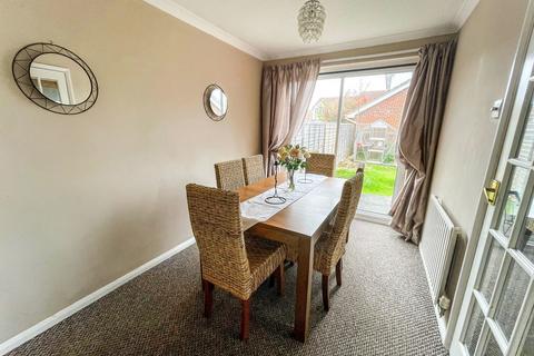 16 Baron Close, Stratton, Swindon, SN3 4XQ