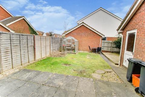 16 Baron Close, Stratton, Swindon, SN3 4XQ
