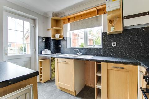 16 Baron Close, Stratton, Swindon, SN3 4XQ