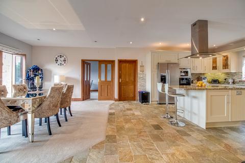 5 bedroom detached house for sale - New Mill Road, Holmfirth