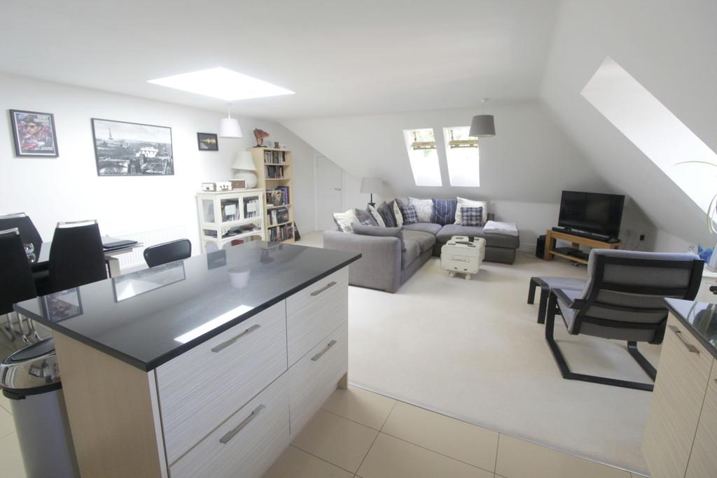 Maybury Place, Woking 2 bed apartment for sale £375,000