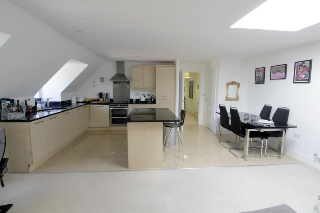 Maybury Place, Woking 2 bed apartment for sale £375,000