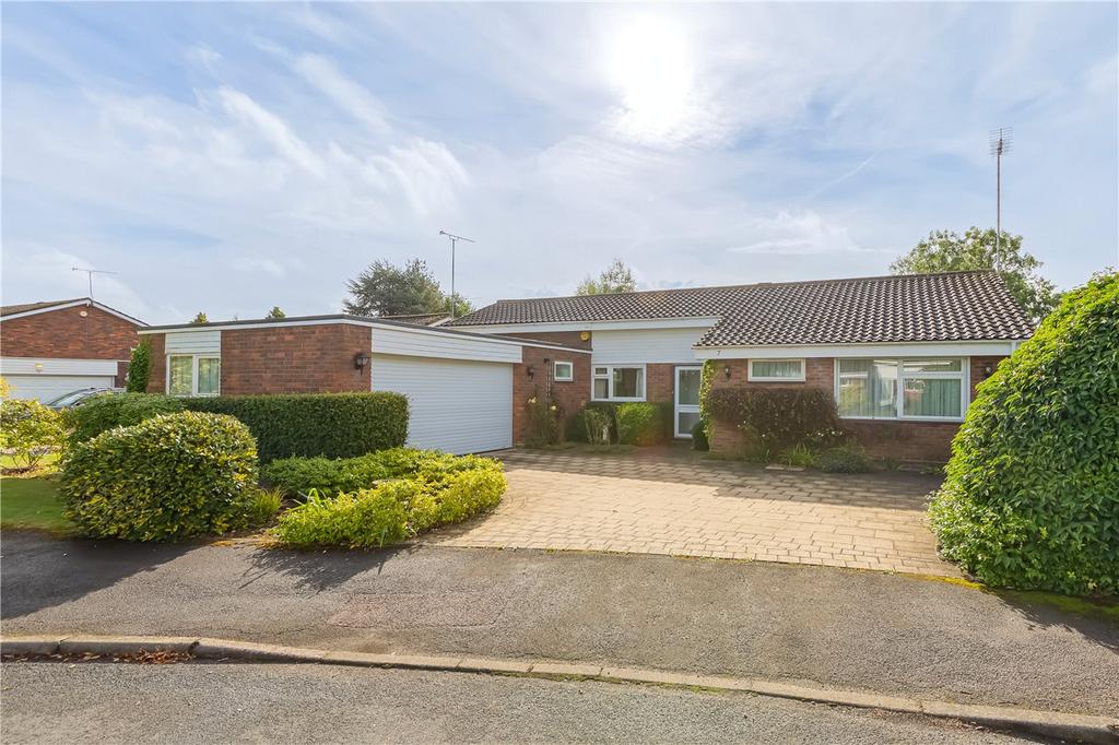 The Deerings, Harpenden, Hertfordshire 3 bed bungalow for sale £1,125,000