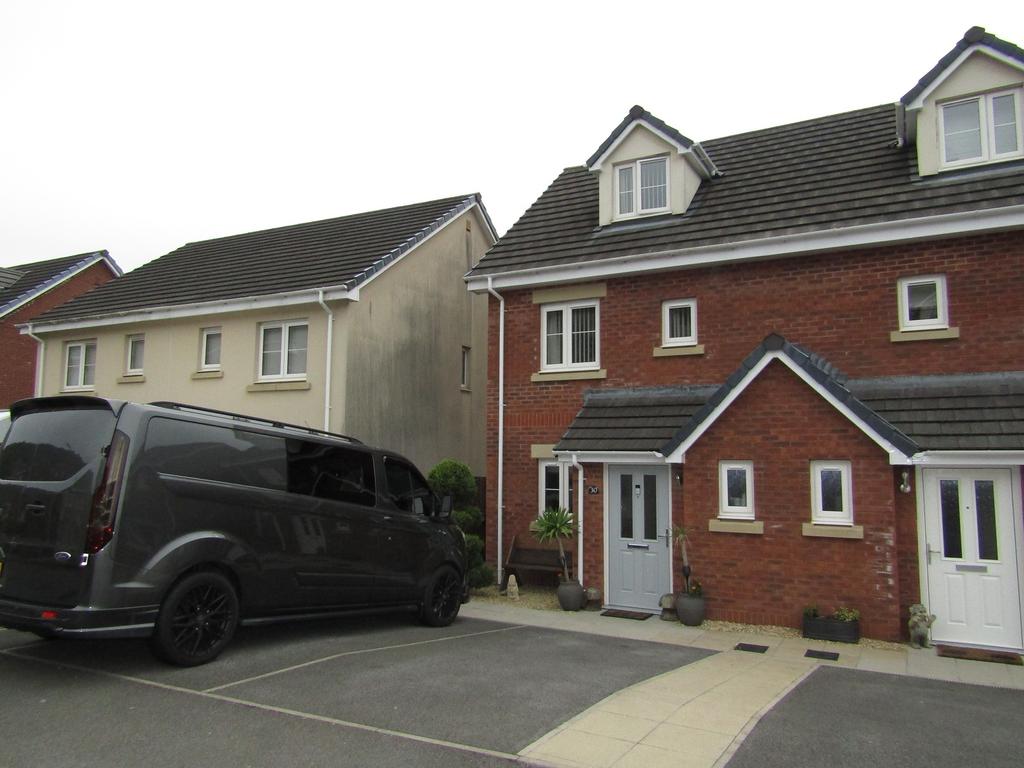 Maes Yr Ysgol, Pontardawe, Swansea, City And County of Swansea. 3 bed semidetached house for