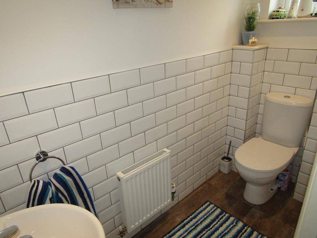 Maes Yr Ysgol, Pontardawe, Swansea, City And County of Swansea. 3 bed semidetached house for