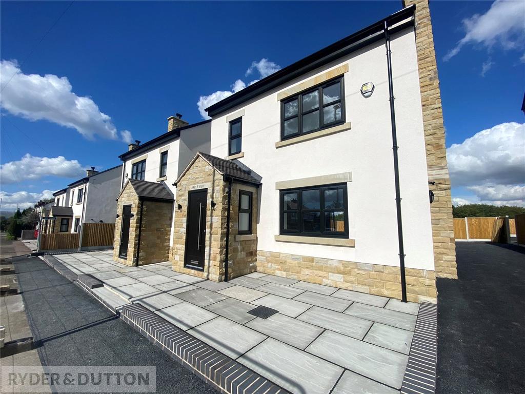 Shaw Road, Thornham, Royton, OL16 3 bed detached house to rent £1,395