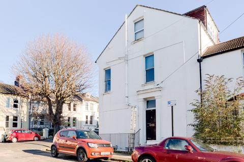 Studio to rent - Ditchling Rise, Brighton