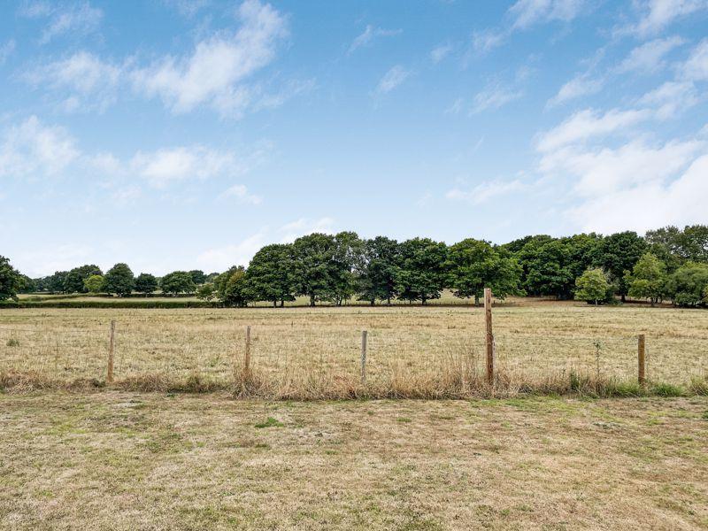 Alfold Bars, Billingshurst 3 bed property for sale £550,000