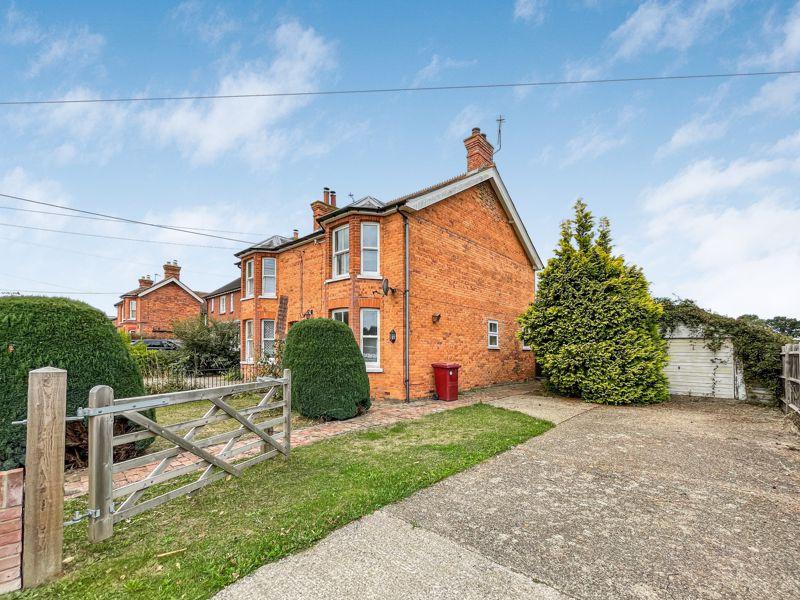 Alfold Bars, Billingshurst 2 bed semidetached house for sale £565,000