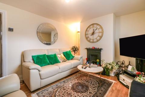 1 bedroom in a house share to rent - Beaconsfield Road, Farnham Common.