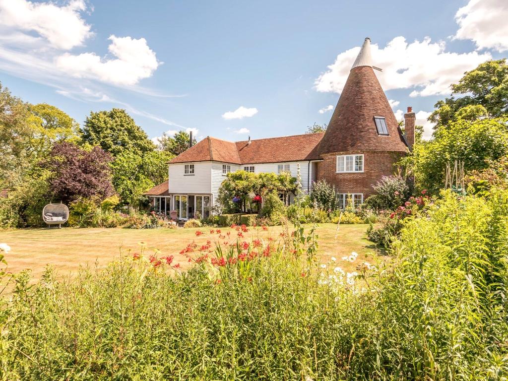 Northiam Road, Staplecross 5 bed equestrian property £1,250,000