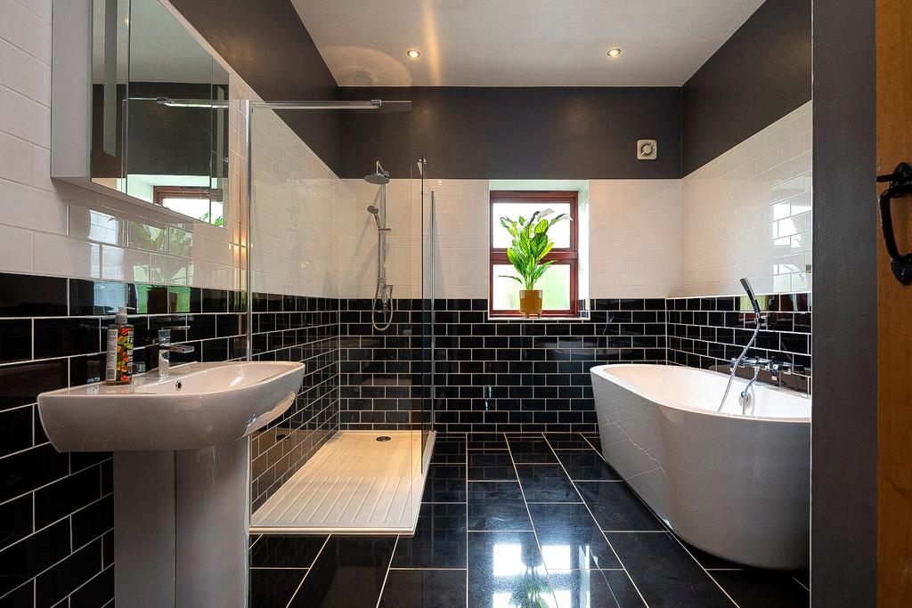 Main Bathrom
