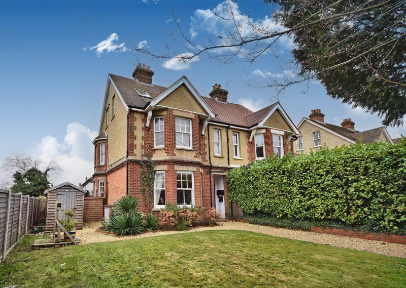Firgrove Hill, Farnham 2 bed apartment £1,150 pcm (£265 pw)