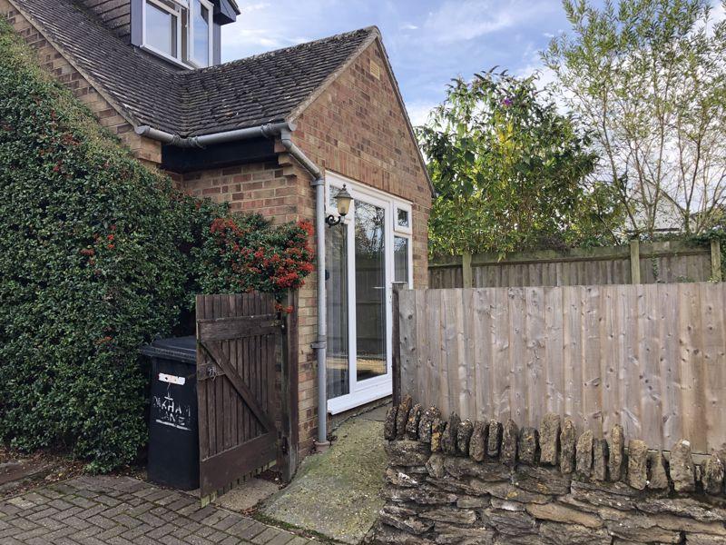 Oakham Lane, Staverton 1 bed apartment to rent £700 pcm (£162 pw)