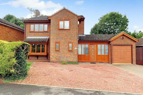 20 Bradgers Hill Road, Luton, LU2 7EL