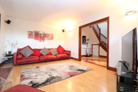 20 Bradgers Hill Road, Luton, LU2 7EL