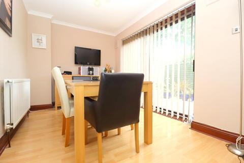 20 Bradgers Hill Road, Luton, LU2 7EL