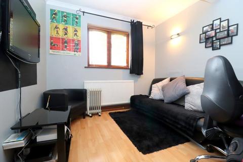 20 Bradgers Hill Road, Luton, LU2 7EL