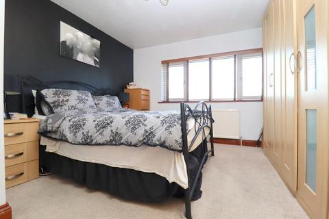 20 Bradgers Hill Road, Luton, LU2 7EL