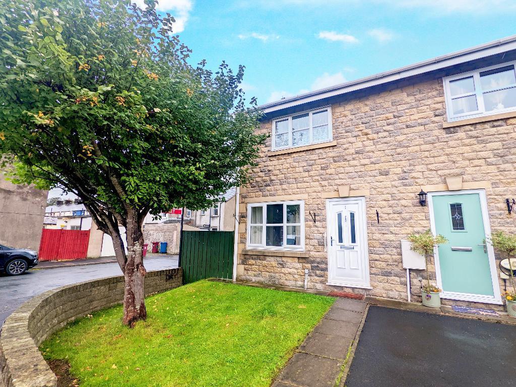 Barn Croft, Clitheroe, BB7 1DY 2 bed townhouse £650 pcm (£150 pw)