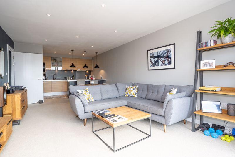 The Heart, WaltononThames 2 bed apartment for sale £395,000