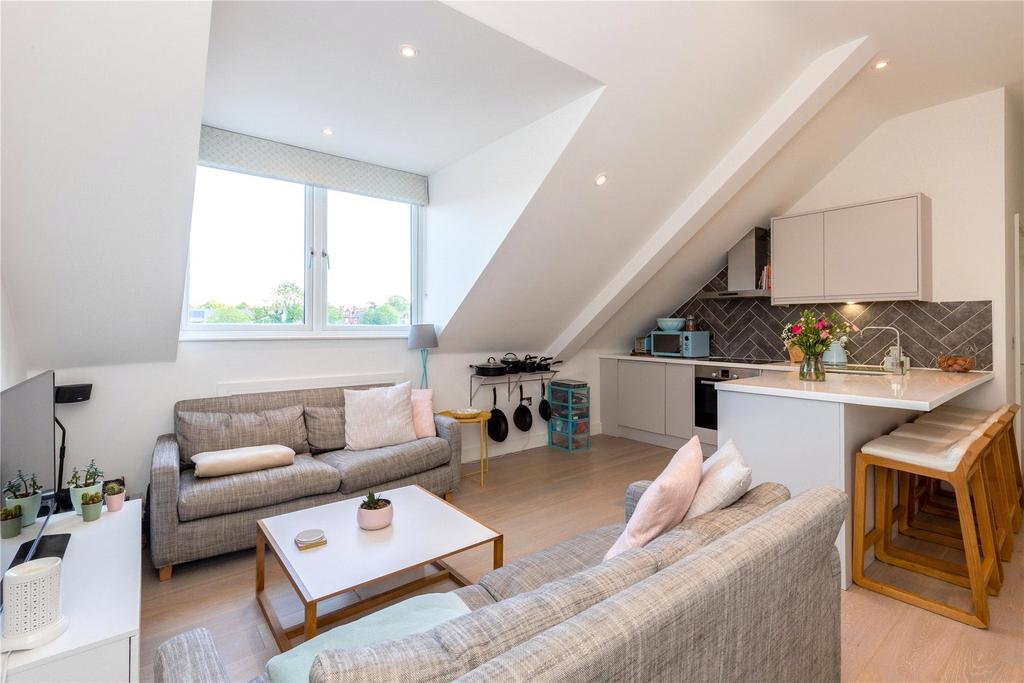 Mulberry House, Wokingham, Berkshire, RG40 2 bed apartment £240,000