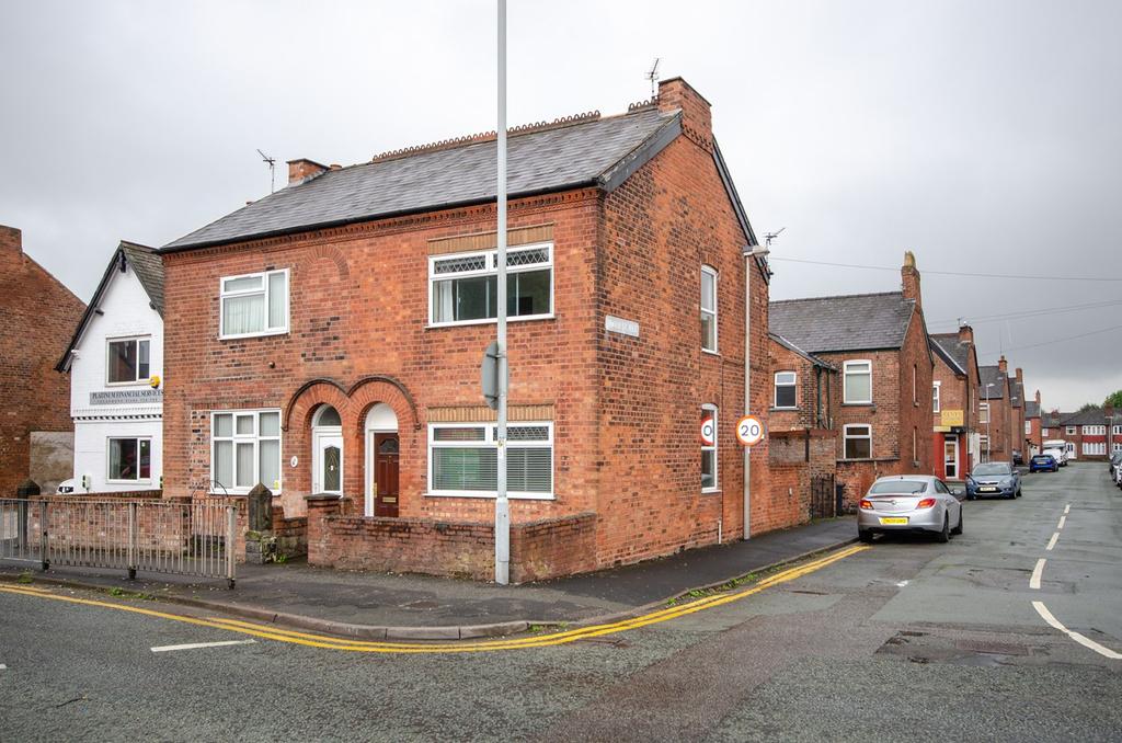 Middlewich Road, Northwich, CW9 2 bed semidetached house £700 pcm (£