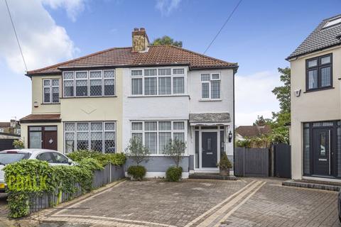 10 Redfern Gardens, Romford, RM2 6PY