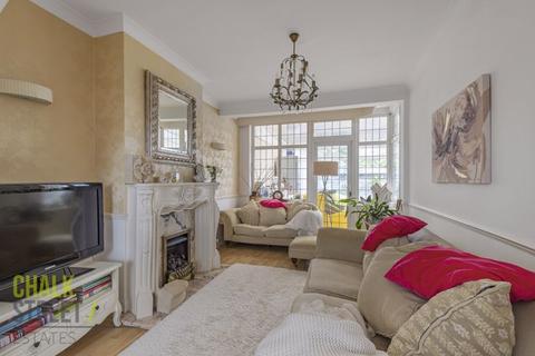 10 Redfern Gardens, Romford, RM2 6PY