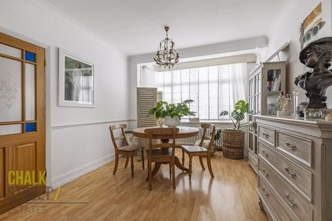 10 Redfern Gardens, Romford, RM2 6PY