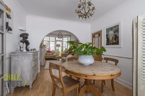 10 Redfern Gardens, Romford, RM2 6PY