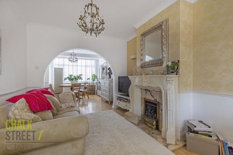 10 Redfern Gardens, Romford, RM2 6PY