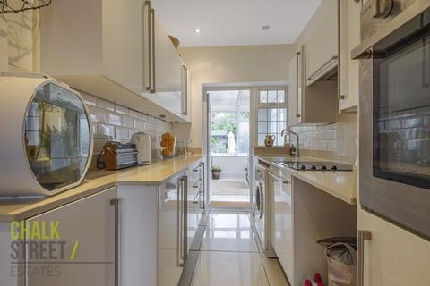 10 Redfern Gardens, Romford, RM2 6PY