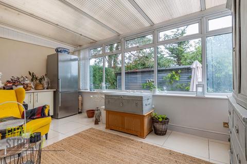 10 Redfern Gardens, Romford, RM2 6PY