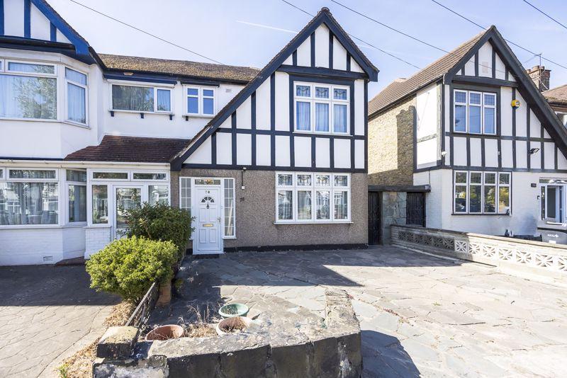Headley Drive, Ilford 3 bed semidetached house £550,000