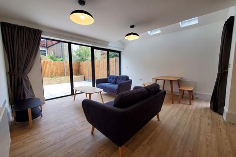 1 bedroom flat to rent, Rudloe Road, London