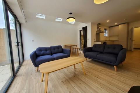 1 bedroom flat to rent, Rudloe Road, London