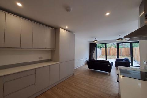 1 bedroom flat to rent, Rudloe Road, London