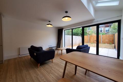 1 bedroom flat to rent, Rudloe Road, London