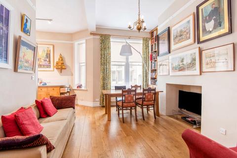 4 bedroom apartment to rent, Bedford Avenue, WC1B