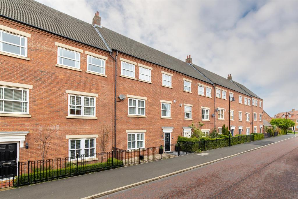 Featherstone Grove, Great Park, Newcastle Upon Tyne 5 bed terraced