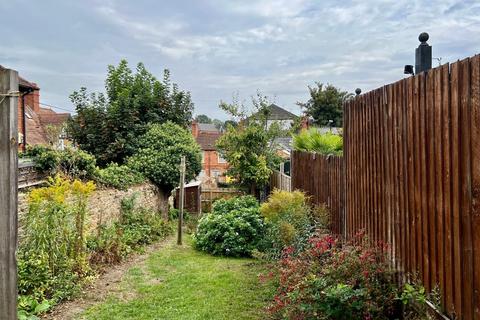 5 Manor Road, Northampton, NN2 6QJ