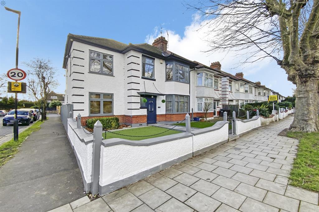 Boston Manor Road, Brentford TW8 9LN 4 bed semidetached house £925,000