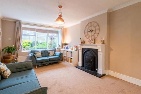 18 Adel Mead, Adel, Leeds, LS16 8LB