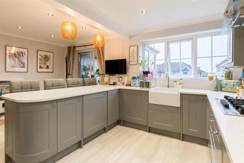18 Adel Mead, Adel, Leeds, LS16 8LB