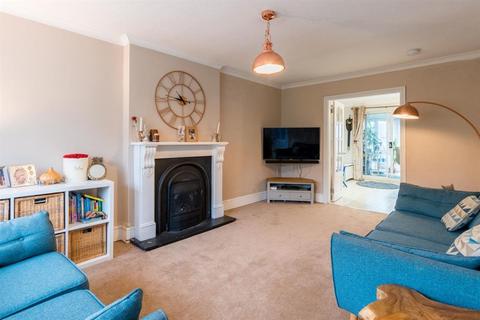 18 Adel Mead, Adel, Leeds, LS16 8LB